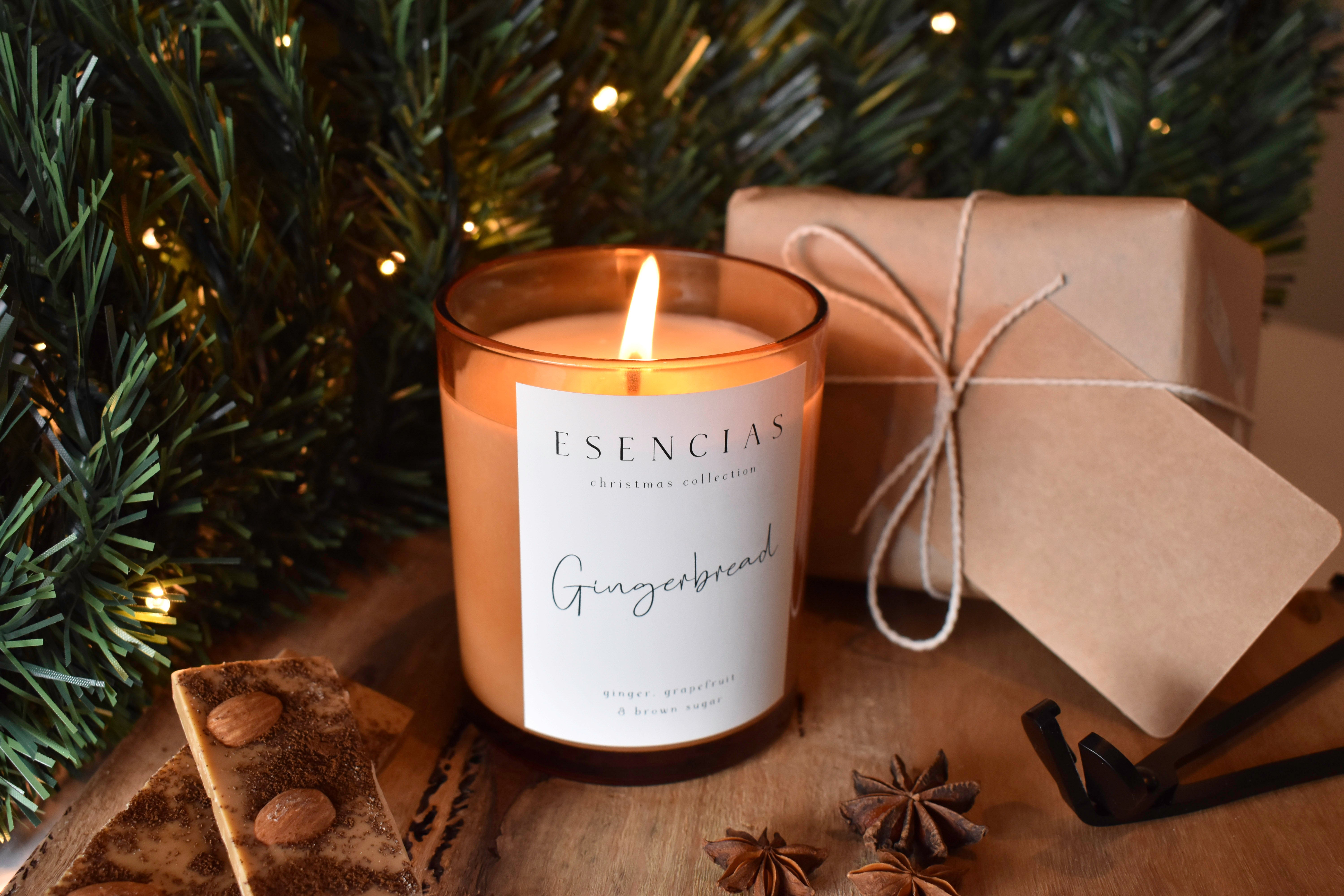 Gingerbread soy candle in a Christmas-styled setting with tree and presents, creating a festive and cosy holiday mood.